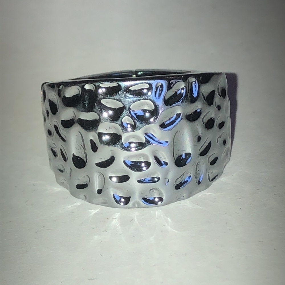 Dark Metal Hammered Wide Band Stretchy Ring
